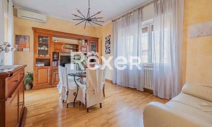 Rexer-Roma-Ampio-trilocale-ristrutturato-ultimo-piano-con-lastrico-solare-Altro