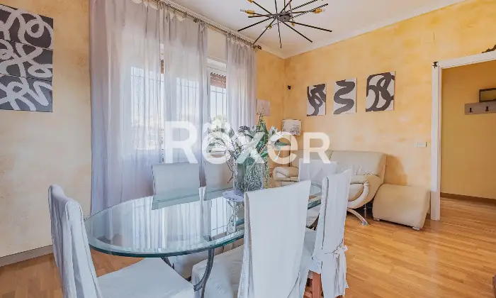 Rexer-Roma-Ampio-trilocale-ristrutturato-ultimo-piano-con-lastrico-solare-Altro