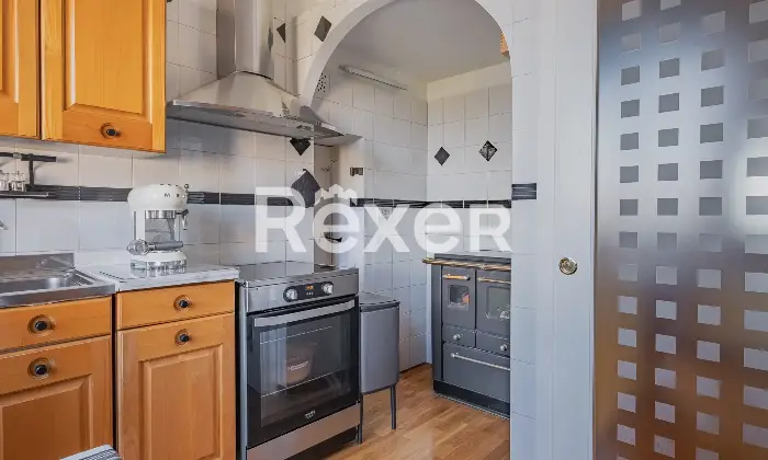 Rexer-Roma-Ampio-trilocale-ristrutturato-ultimo-piano-con-lastrico-solare-Altro