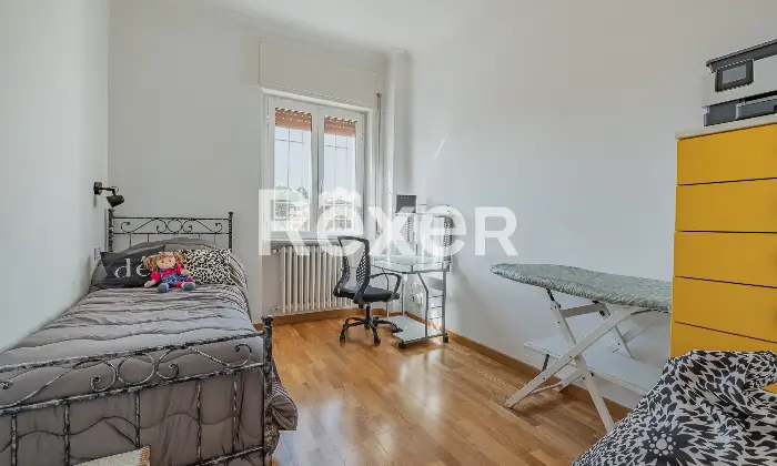 Rexer-Roma-Ampio-trilocale-ristrutturato-ultimo-piano-con-lastrico-solare-Altro