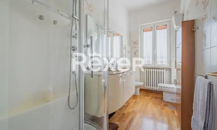 Rexer-Roma-Ampio-trilocale-ristrutturato-ultimo-piano-con-lastrico-solare-Altro