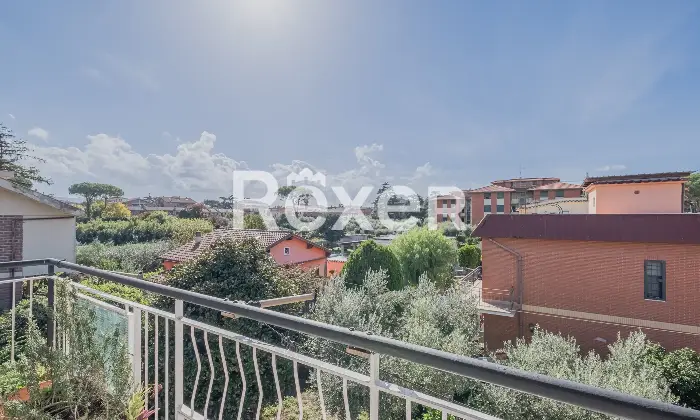 Rexer-Roma-Ampio-trilocale-ristrutturato-ultimo-piano-con-lastrico-solare-Altro