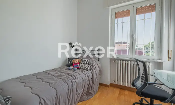 Rexer-Roma-Ampio-trilocale-ristrutturato-ultimo-piano-con-lastrico-solare-Altro