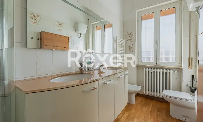 Rexer-Roma-Ampio-trilocale-ristrutturato-ultimo-piano-con-lastrico-solare-Altro