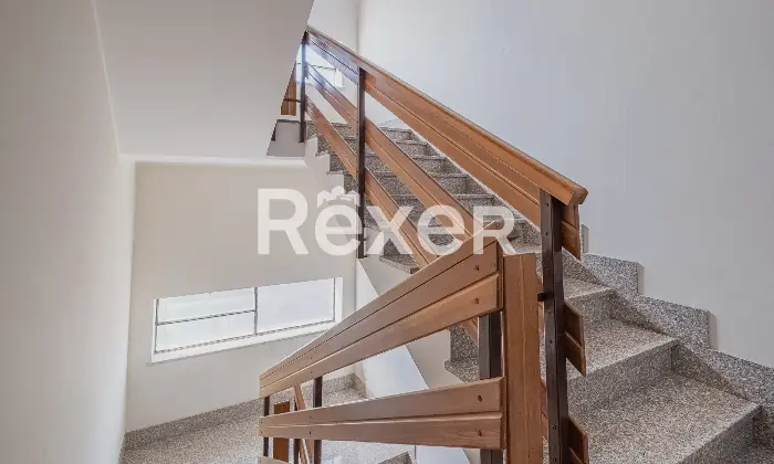 Rexer-Roma-Ampio-trilocale-ristrutturato-ultimo-piano-con-lastrico-solare-Altro
