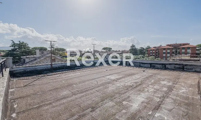 Rexer-Roma-Ampio-trilocale-ristrutturato-ultimo-piano-con-lastrico-solare-Altro