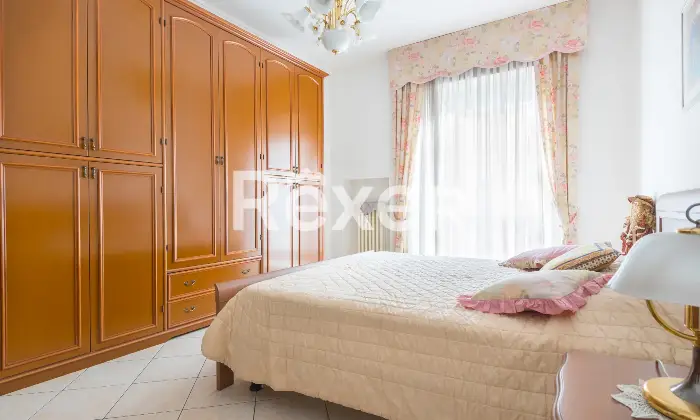 Rexer-Torino-BILOCALE-PIANO-ALTO-LUMINOSO-E-IN-OTTIMO-STATO-INTERNO-Camera-da-letto-matrimoniale