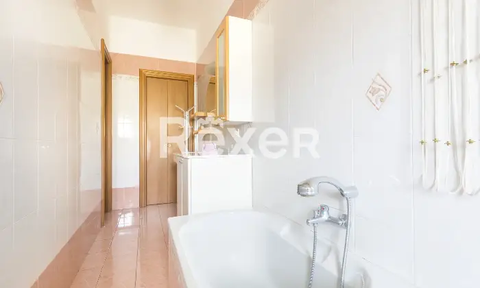 Rexer-Torino-BILOCALE-PIANO-ALTO-LUMINOSO-E-IN-OTTIMO-STATO-INTERNO-Bagno
