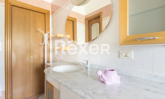 Rexer-Torino-BILOCALE-PIANO-ALTO-LUMINOSO-E-IN-OTTIMO-STATO-INTERNO-Bagno