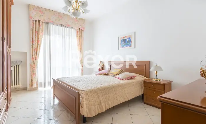Rexer-Torino-BILOCALE-PIANO-ALTO-LUMINOSO-E-IN-OTTIMO-STATO-INTERNO-Camera-da-letto-matrimoniale