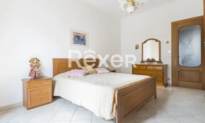 Rexer-Torino-BILOCALE-PIANO-ALTO-LUMINOSO-E-IN-OTTIMO-STATO-INTERNO-Camera-da-letto-matrimoniale