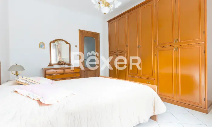 Rexer-Torino-BILOCALE-PIANO-ALTO-LUMINOSO-E-IN-OTTIMO-STATO-INTERNO-Camera-da-letto-matrimoniale