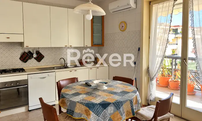 Rexer-Caserta-Appartamento-in-Vendita-in-Via-Antonio-Canova-a-Caserta-Ingresso