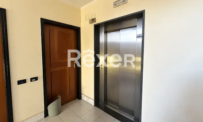 Rexer-Caserta-Appartamento-in-Vendita-in-Via-Antonio-Canova-a-Caserta-Zonecomuni