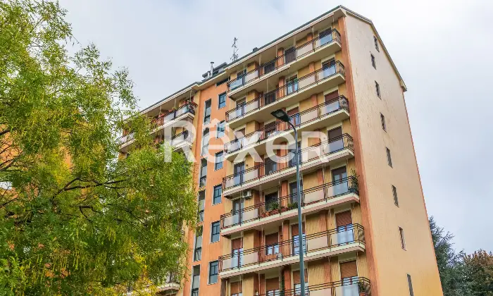 Rexer-Milano-Ampio-e-luminoso-appartamento-di-mq-in-Via-della-Rondine-Facciata