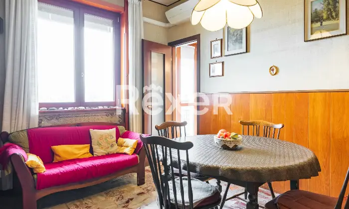 Rexer-Milano-Ampio-e-luminoso-appartamento-di-mq-in-Via-della-Rondine-Sala-da-pranzo