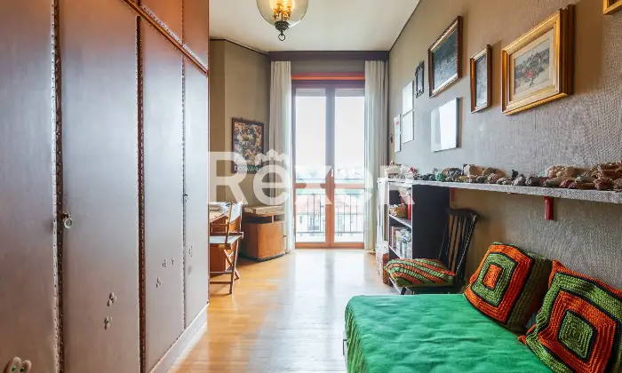 Rexer-Milano-Ampio-e-luminoso-appartamento-di-mq-in-Via-della-Rondine-Camera-da-letto