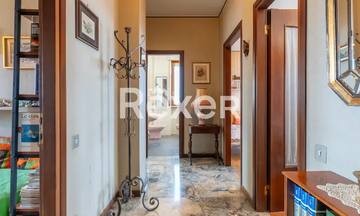 Rexer-Milano-Ampio-e-luminoso-appartamento-di-mq-in-Via-della-Rondine-Corridoio