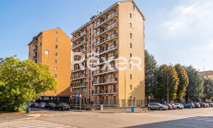 Rexer-Milano-Ampio-e-luminoso-appartamento-di-mq-in-Via-della-Rondine-Facciata