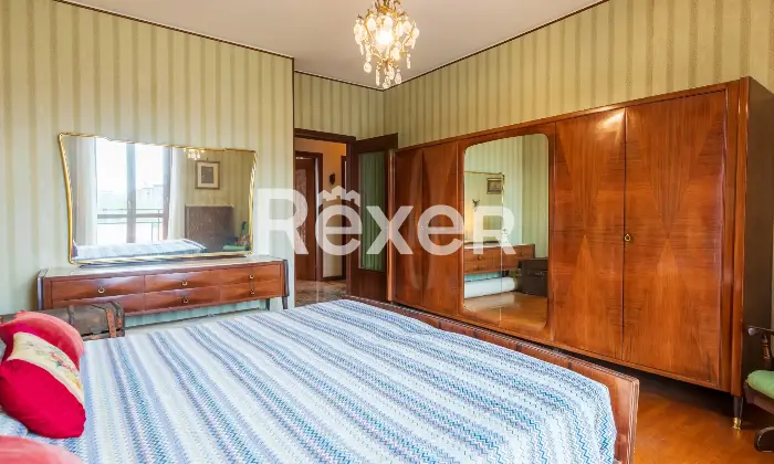 Rexer-Milano-Ampio-e-luminoso-appartamento-di-mq-in-Via-della-Rondine-Camera-da-letto-matrimoniale
