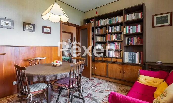Rexer-Milano-Ampio-e-luminoso-appartamento-di-mq-in-Via-della-Rondine-Sala-da-pranzo