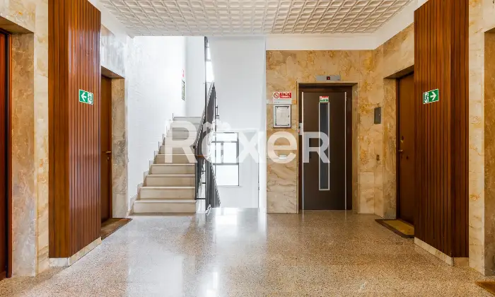 Rexer-Milano-Ampio-e-luminoso-appartamento-di-mq-in-Via-della-Rondine-Zone-comuni