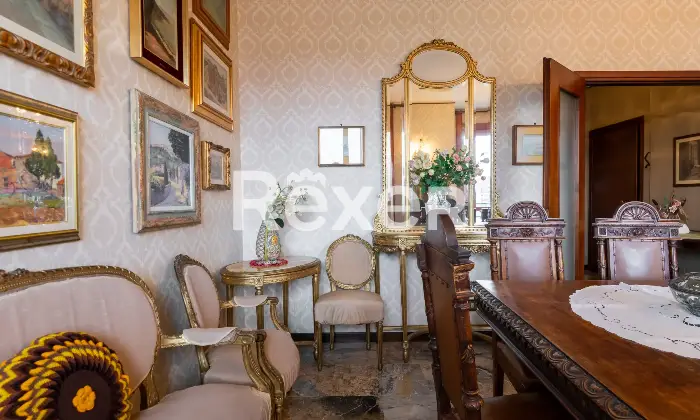 Rexer-Milano-Ampio-e-luminoso-appartamento-di-mq-in-Via-della-Rondine-Soggiorno
