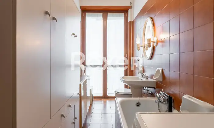 Rexer-Milano-Ampio-e-luminoso-appartamento-di-mq-in-Via-della-Rondine-Bagno