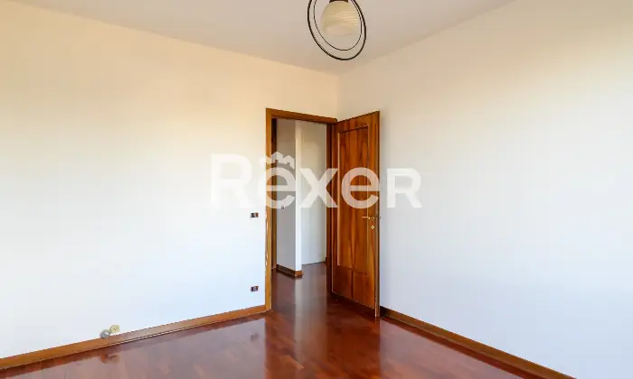 Rexer-Padova-Appartamento-soggiorno-angolo-cottura-due-camere-due-bagni-e-garage-Altro