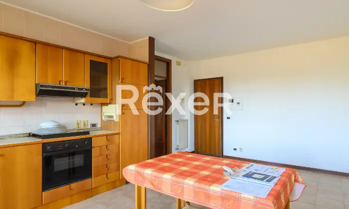 Rexer-Padova-Appartamento-soggiorno-angolo-cottura-due-camere-due-bagni-e-garage-Altro