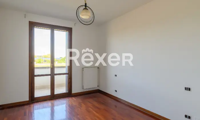 Rexer-Padova-Appartamento-soggiorno-angolo-cottura-due-camere-due-bagni-e-garage-Altro
