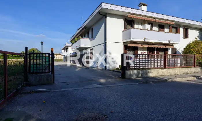 Rexer-Padova-Appartamento-soggiorno-angolo-cottura-due-camere-due-bagni-e-garage-Altro