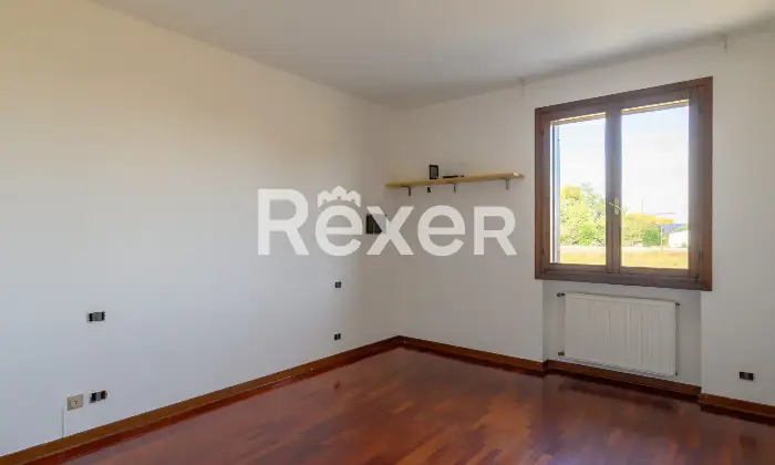 Rexer-Padova-Appartamento-soggiorno-angolo-cottura-due-camere-due-bagni-e-garage-Altro