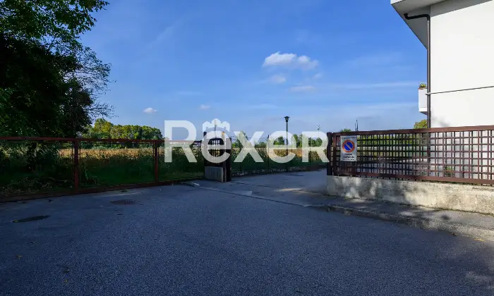 Rexer-Padova-Appartamento-soggiorno-angolo-cottura-due-camere-due-bagni-e-garage-Altro
