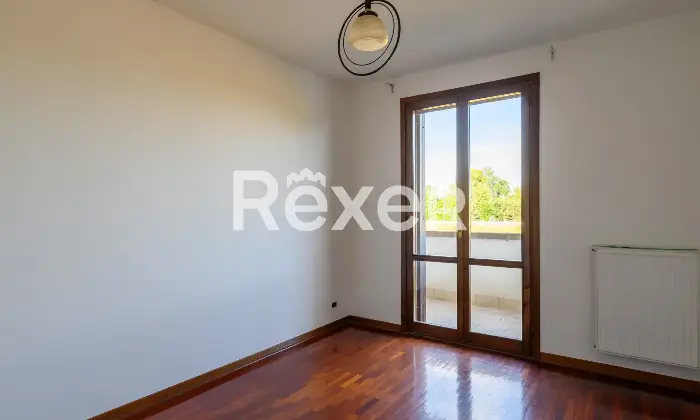 Rexer-Padova-Appartamento-soggiorno-angolo-cottura-due-camere-due-bagni-e-garage-Altro