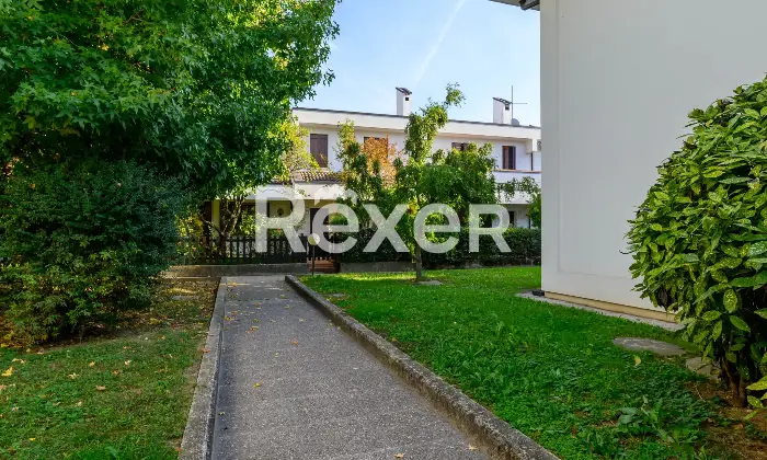 Rexer-Padova-Appartamento-soggiorno-angolo-cottura-due-camere-due-bagni-e-garage-Altro