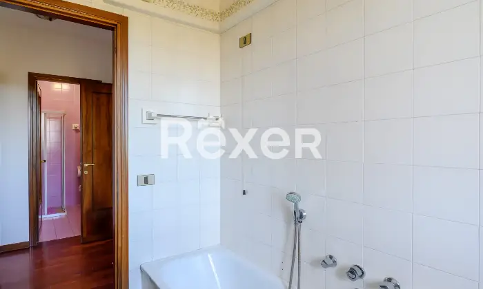 Rexer-Padova-Appartamento-soggiorno-angolo-cottura-due-camere-due-bagni-e-garage-Altro