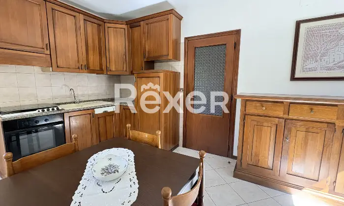 Rexer-Serravalle-di-Chienti-Splendida-porzione-di-bifamiliare-sui-monti-Sibillini-completamente-ristrutturata-Cucina