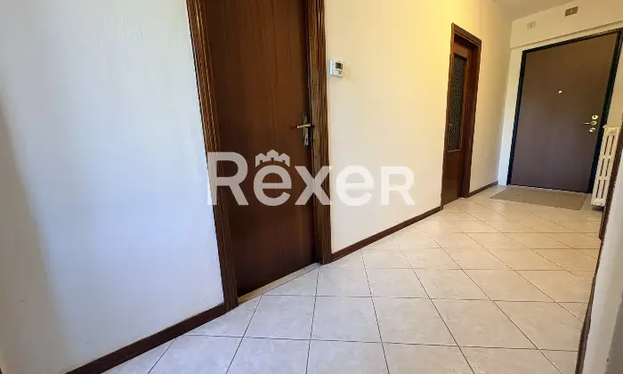 Rexer-Serravalle-di-Chienti-Splendida-porzione-di-bifamiliare-sui-monti-Sibillini-completamente-ristrutturata-Corridoio