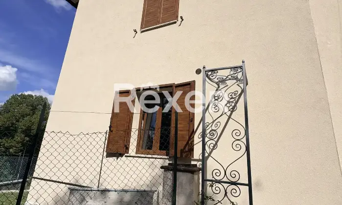 Rexer-Serravalle-di-Chienti-Splendida-porzione-di-bifamiliare-sui-monti-Sibillini-completamente-ristrutturata-Ingresso