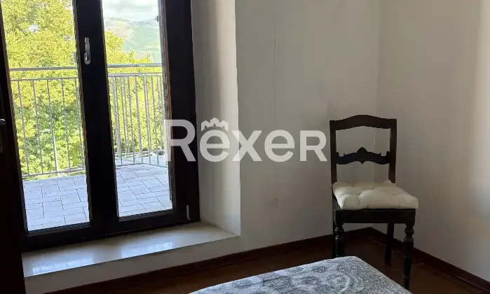 Rexer-Serravalle-di-Chienti-Splendida-porzione-di-bifamiliare-sui-monti-Sibillini-completamente-ristrutturata-Camera-da-letto