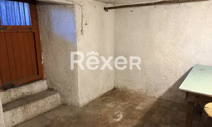 Rexer-Serravalle-di-Chienti-Splendida-porzione-di-bifamiliare-sui-monti-Sibillini-completamente-ristrutturata-Cantina