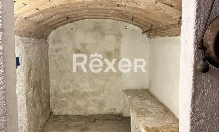 Rexer-Serravalle-di-Chienti-Splendida-porzione-di-bifamiliare-sui-monti-Sibillini-completamente-ristrutturata-Cantina