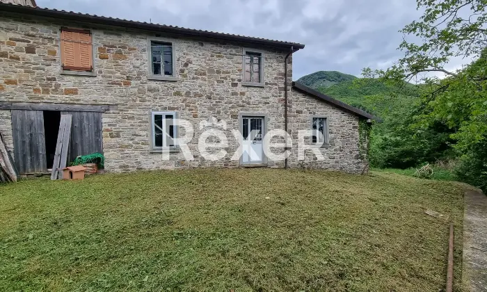 Rexer-Casteldelci-Casa-su-due-livelli-con-giardino-e-garage-a-San-Donato-Casteldelci-Altro