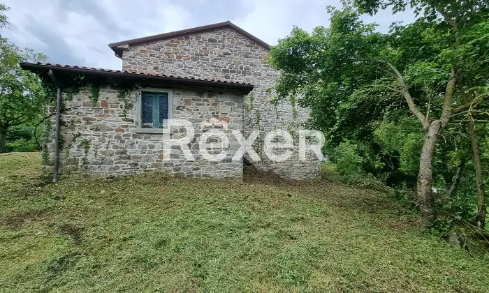 Rexer-Casteldelci-Casa-su-due-livelli-con-giardino-e-garage-a-San-Donato-Casteldelci-Altro