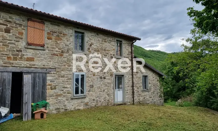 Rexer-Casteldelci-Casa-su-due-livelli-con-giardino-e-garage-a-San-Donato-Casteldelci-Altro