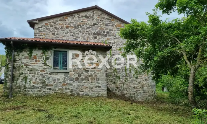 Rexer-Casteldelci-Casa-su-due-livelli-con-giardino-e-garage-a-San-Donato-Casteldelci-Altro