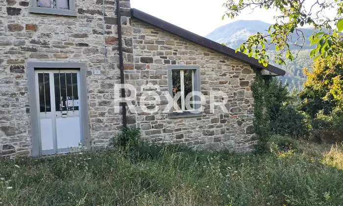 Rexer-Casteldelci-Casa-su-due-livelli-con-giardino-e-garage-a-San-Donato-Casteldelci-Altro
