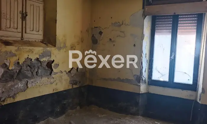 Rexer-Orosei-Vecchia-caserma-di-polizia-su-tre-piani-con-ampie-superfici-e-locali-accessori-Altro