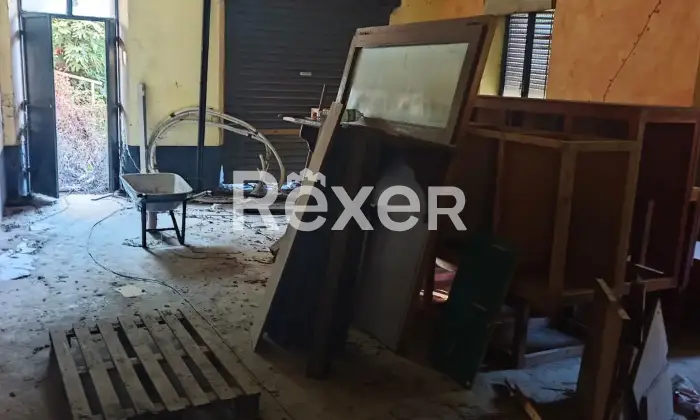 Rexer-Orosei-Vecchia-caserma-di-polizia-su-tre-piani-con-ampie-superfici-e-locali-accessori-Altro